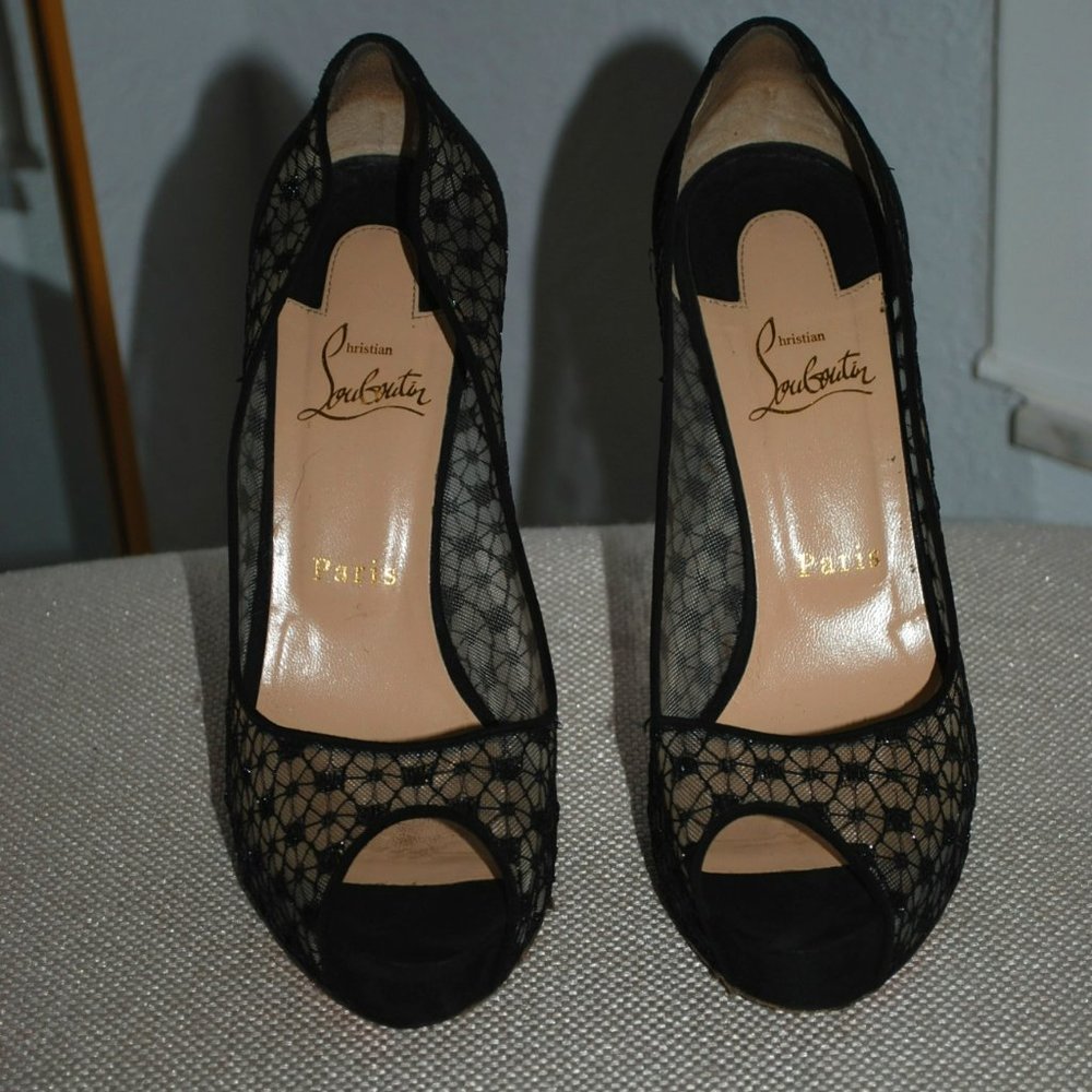 CHRISTIAN LOUBOUTIN - VERY LACE PLATFORM PUMPS